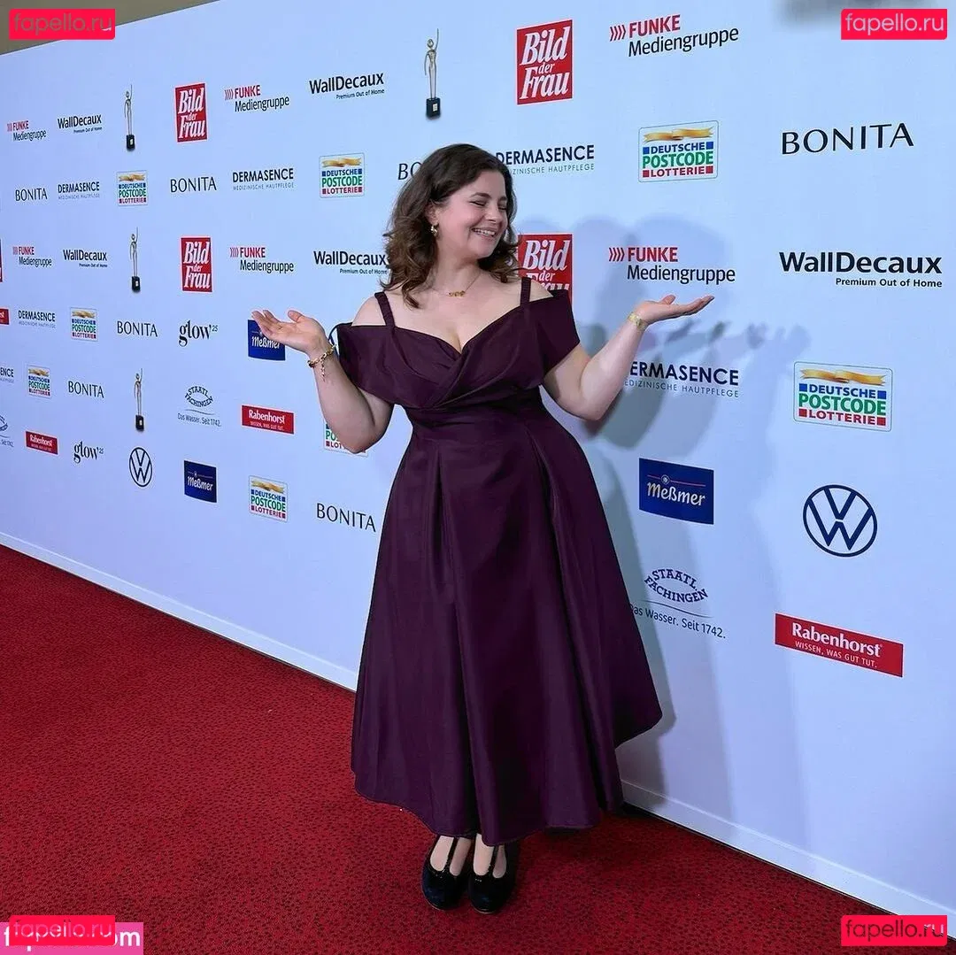 romisu Onlyfans Photo Gallery 