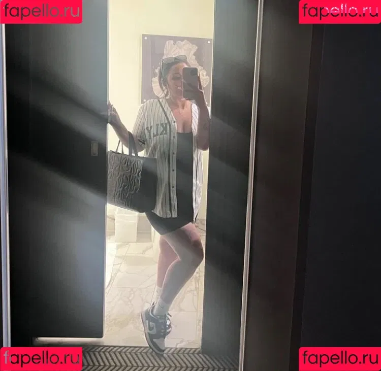 nongmhoe Onlyfans Photo Gallery 