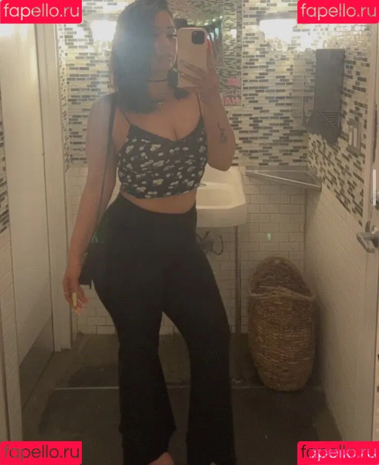nongmhoe Onlyfans Photo Gallery 