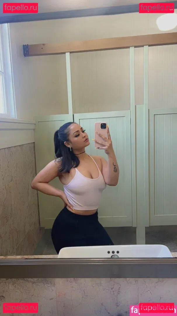 nongmhoe Onlyfans Photo Gallery 