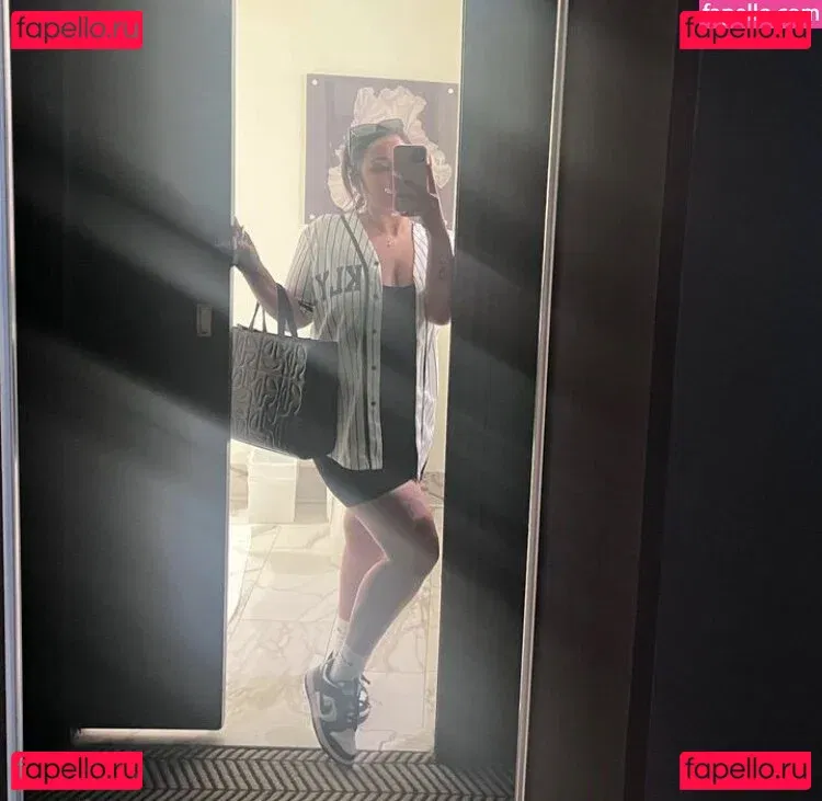 nongmhoe Onlyfans Photo Gallery 