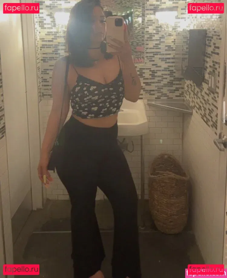 nongmhoe Onlyfans Photo Gallery 