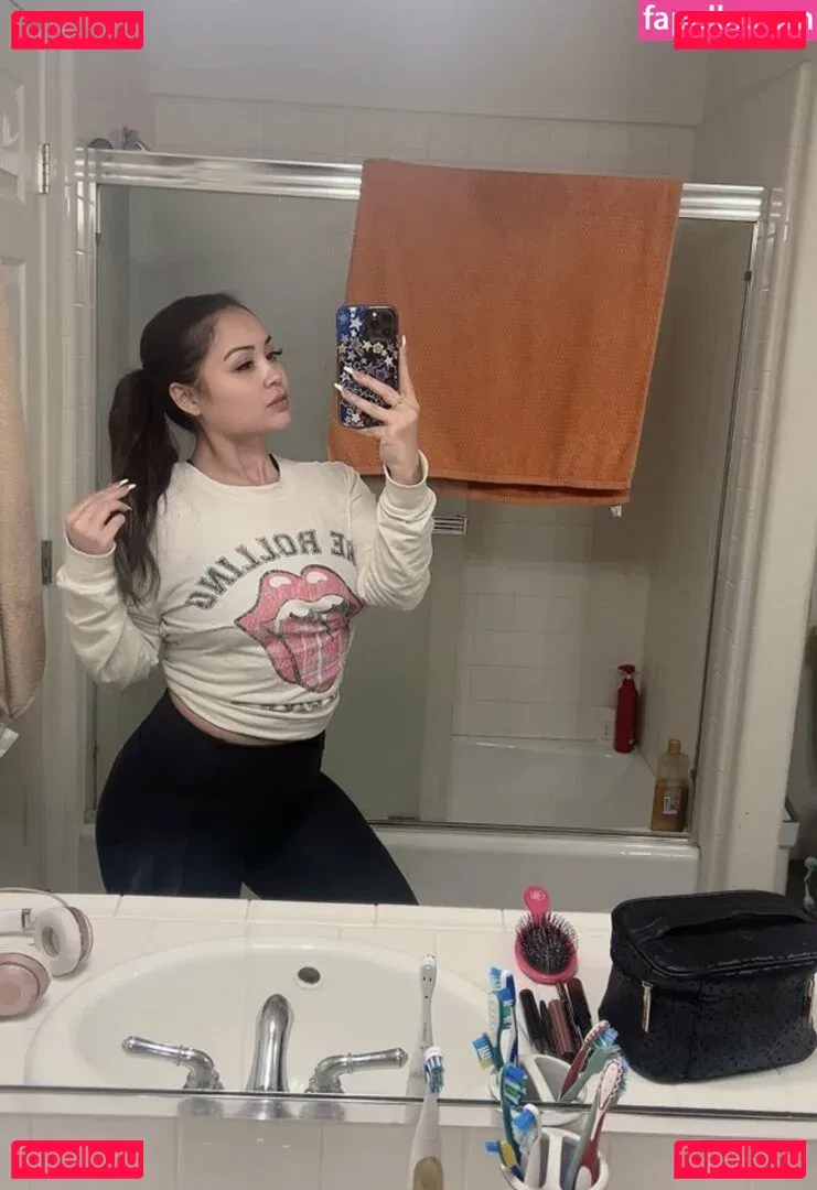 nongmhoe Onlyfans Photo Gallery 