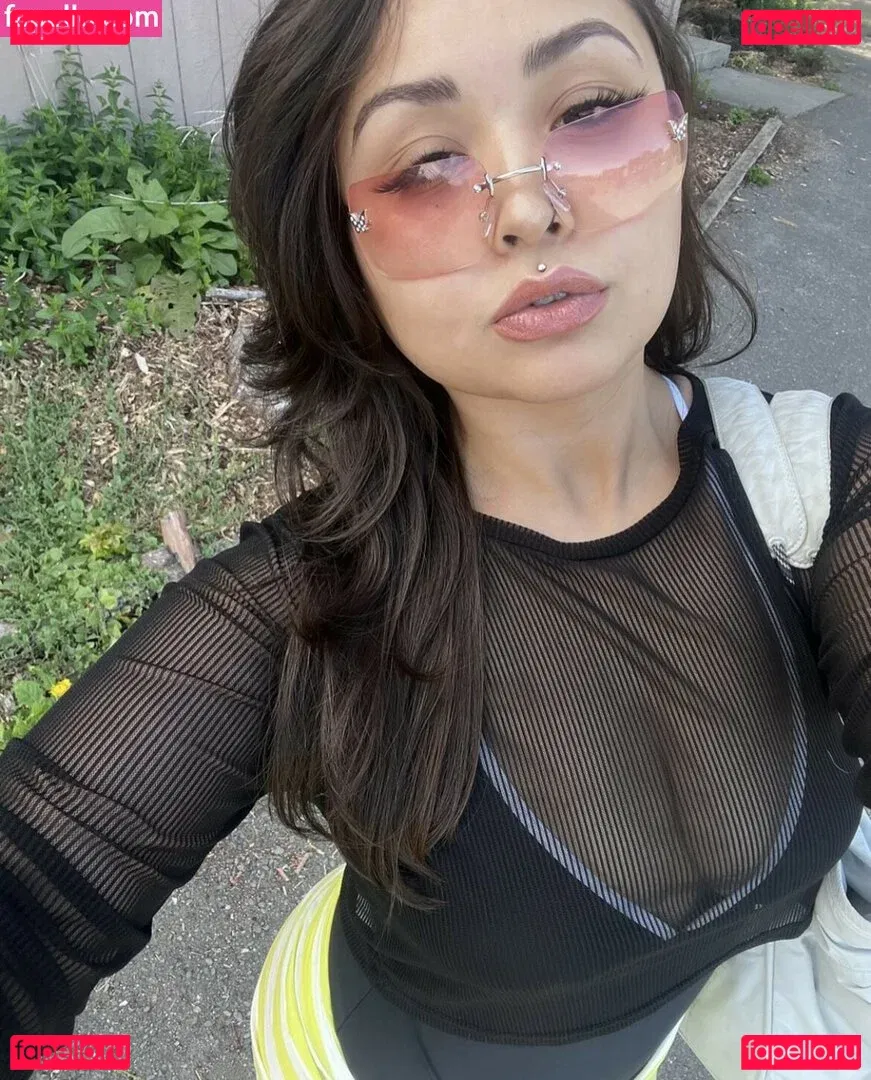 nongmhoe Onlyfans Photo Gallery 