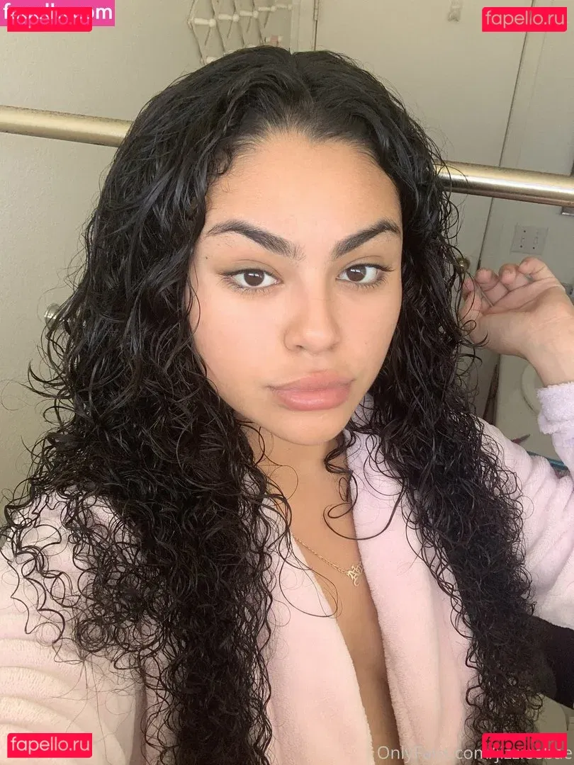 Jizzieebae Onlyfans Photo Gallery 