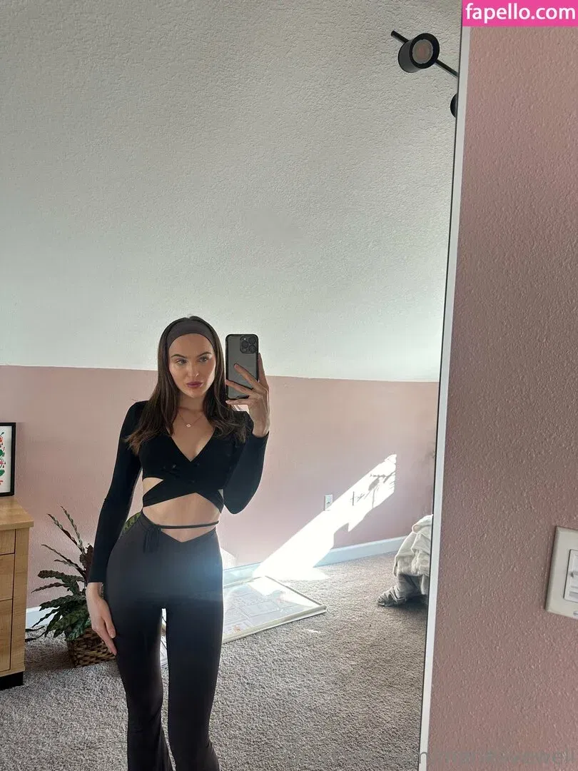 marielivewell Onlyfans Photo Gallery 