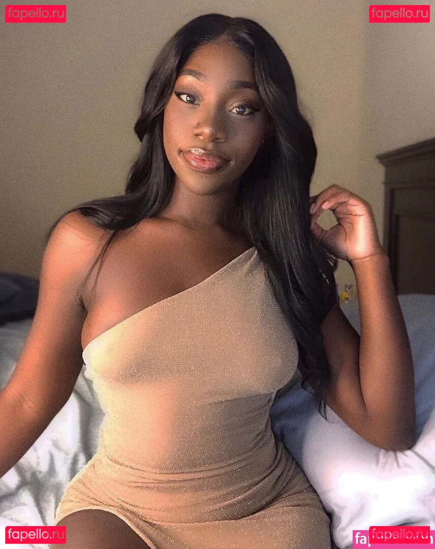 iivywren Onlyfans Photo Gallery 