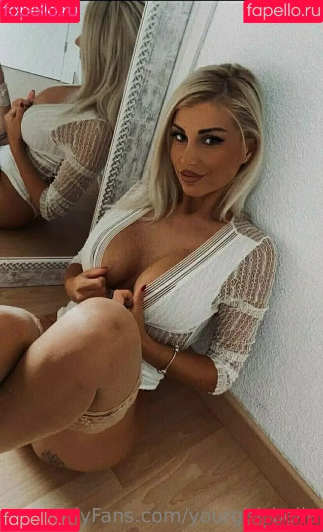 yourgirl_bella Onlyfans Photo Gallery 