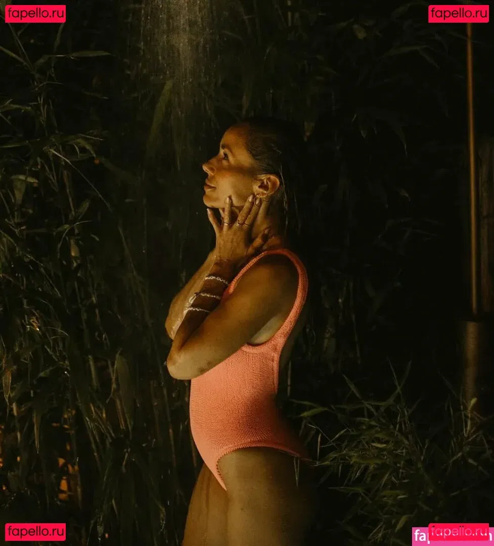 Annemarie Carpendale Onlyfans Photo Gallery 