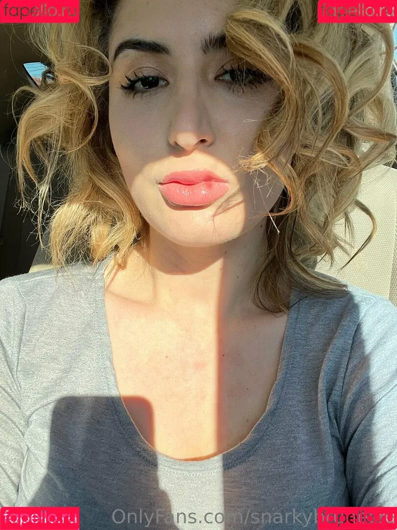 snarkybrunette Onlyfans Photo Gallery 