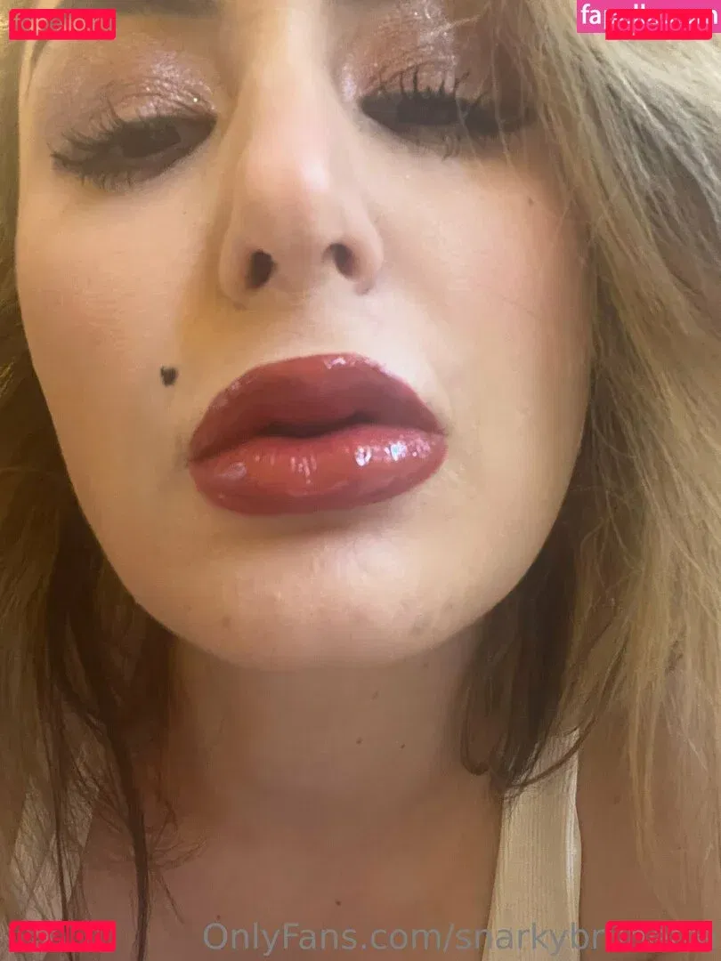 snarkybrunette Onlyfans Photo Gallery 