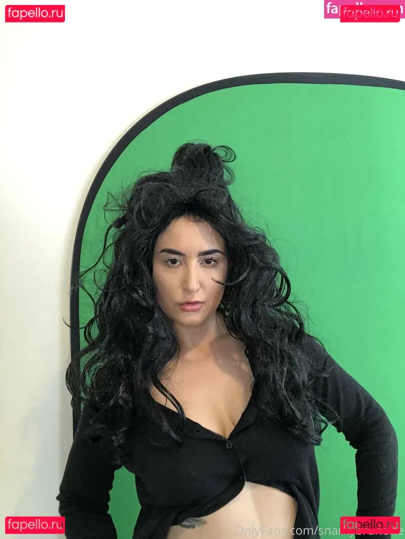 snarkybrunette Onlyfans Photo Gallery 