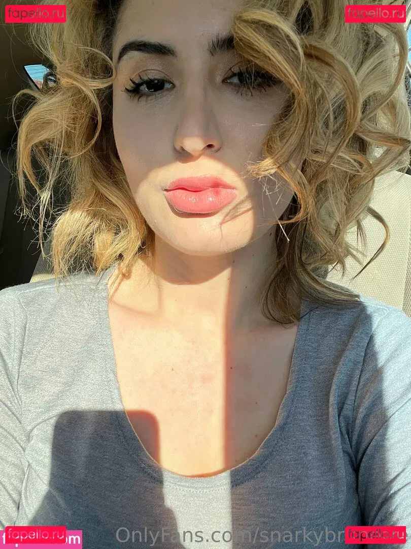 snarkybrunette Onlyfans Photo Gallery 