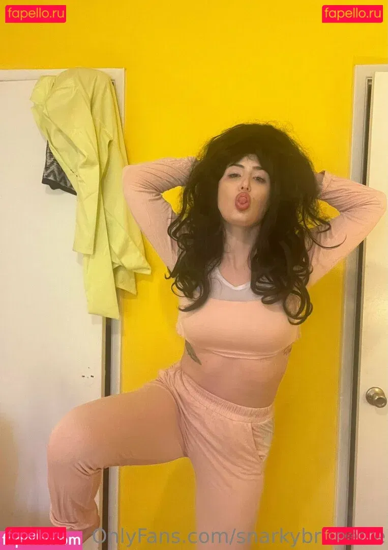 snarkybrunette Onlyfans Photo Gallery 