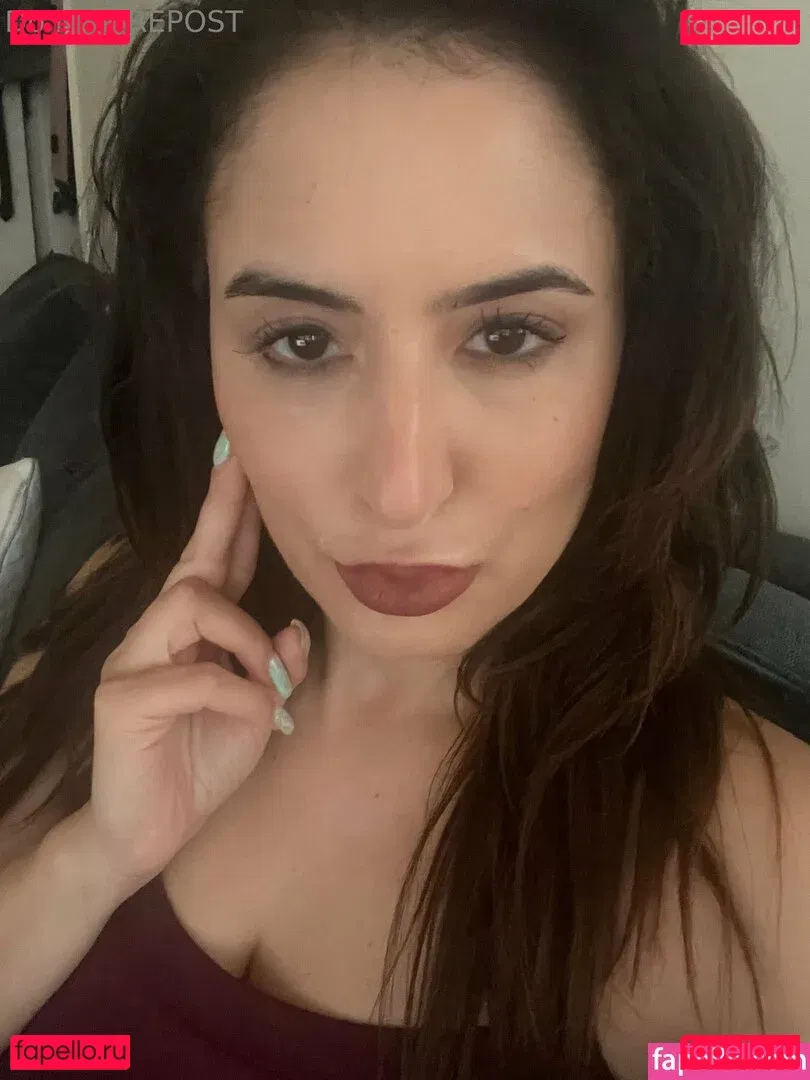 snarkybrunette Onlyfans Photo Gallery 