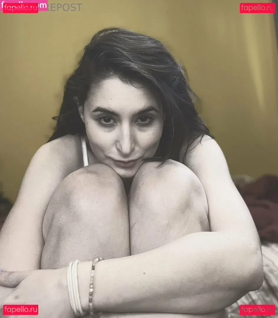 snarkybrunette Onlyfans Photo Gallery 