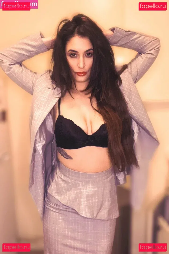 snarkybrunette Onlyfans Photo Gallery 