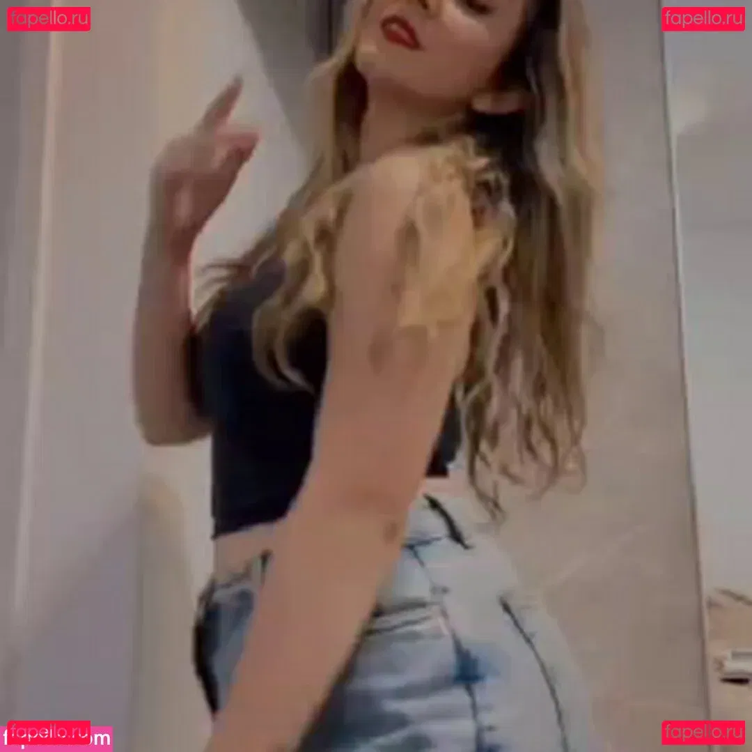 Carolzinha Onlyfans Photo Gallery 