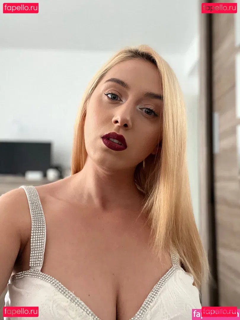 goddess-blaze Onlyfans Photo Gallery 