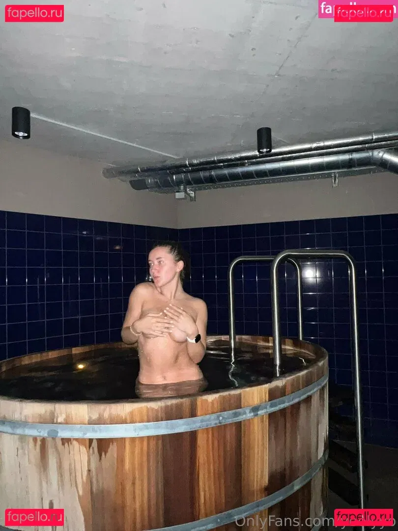 yoolyyo Onlyfans Photo Gallery 