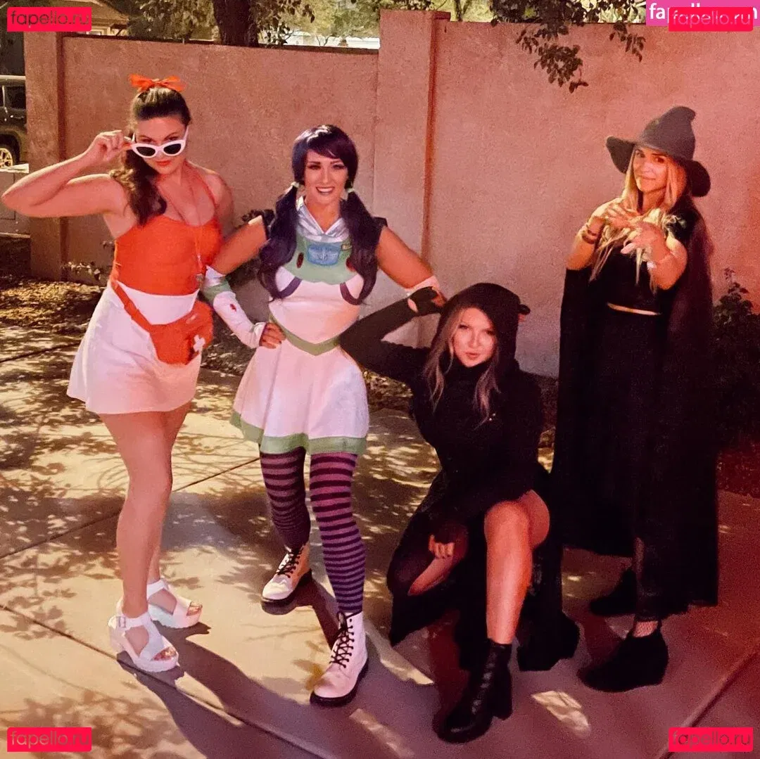 PrincessConsuela Onlyfans Photo Gallery 