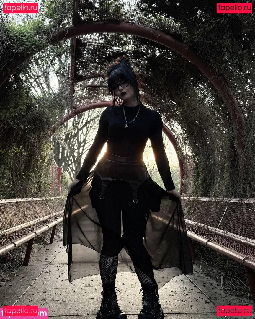 HotGothMlf Onlyfans Photo Gallery 