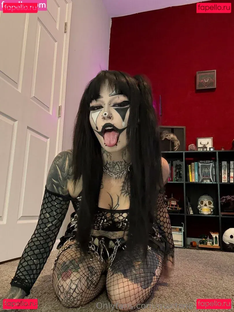 HotGothMlf Onlyfans Photo Gallery 