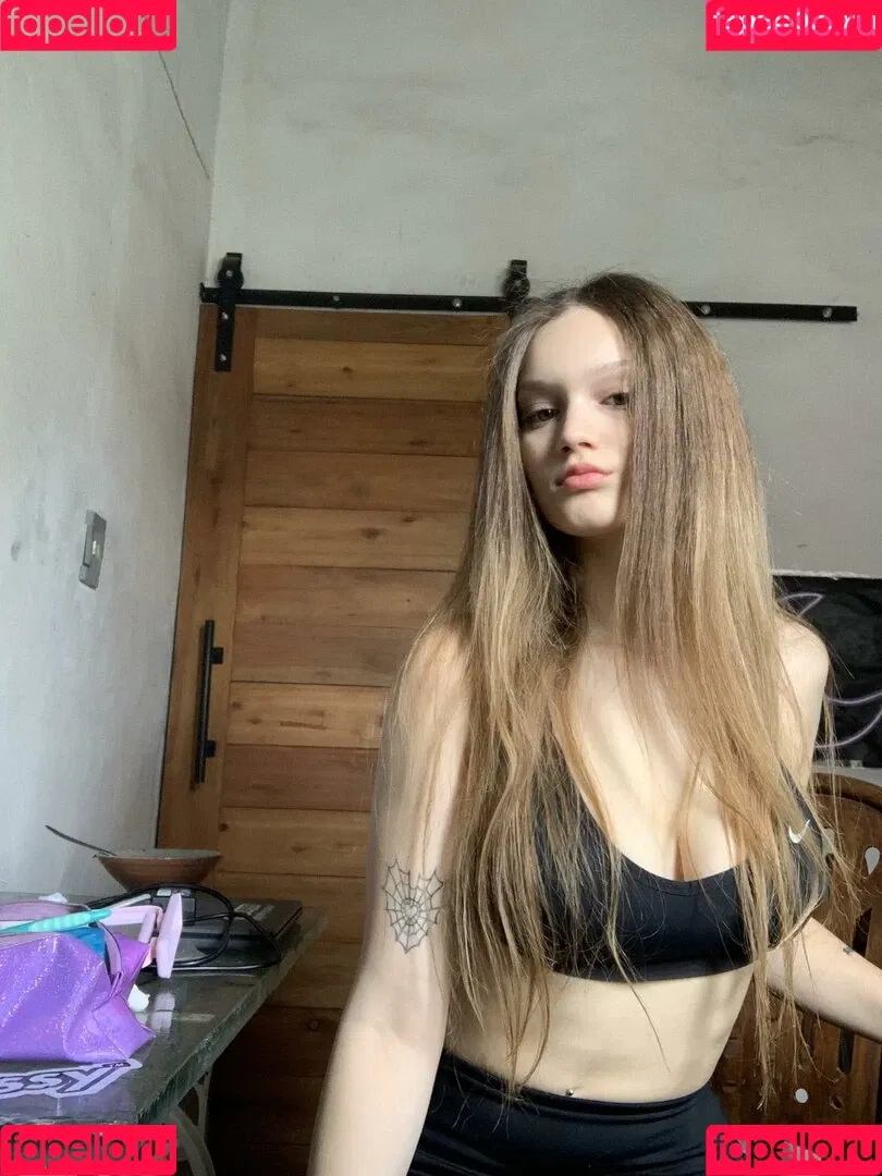 Emily Flowers Onlyfans Photo Gallery 