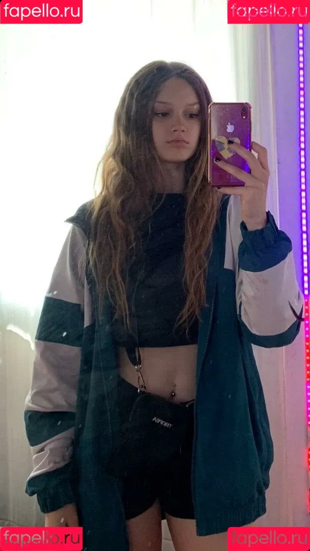 Emily Flowers Onlyfans Photo Gallery 