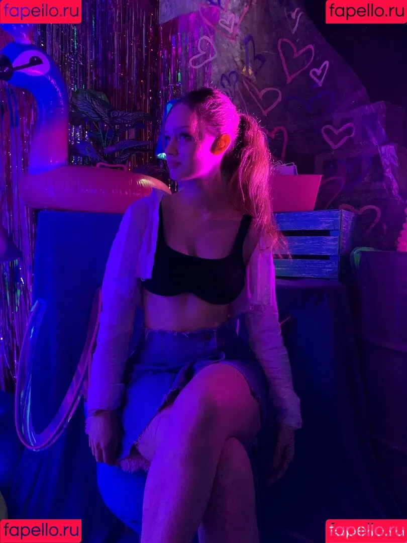 Emily Flowers Onlyfans Photo Gallery 
