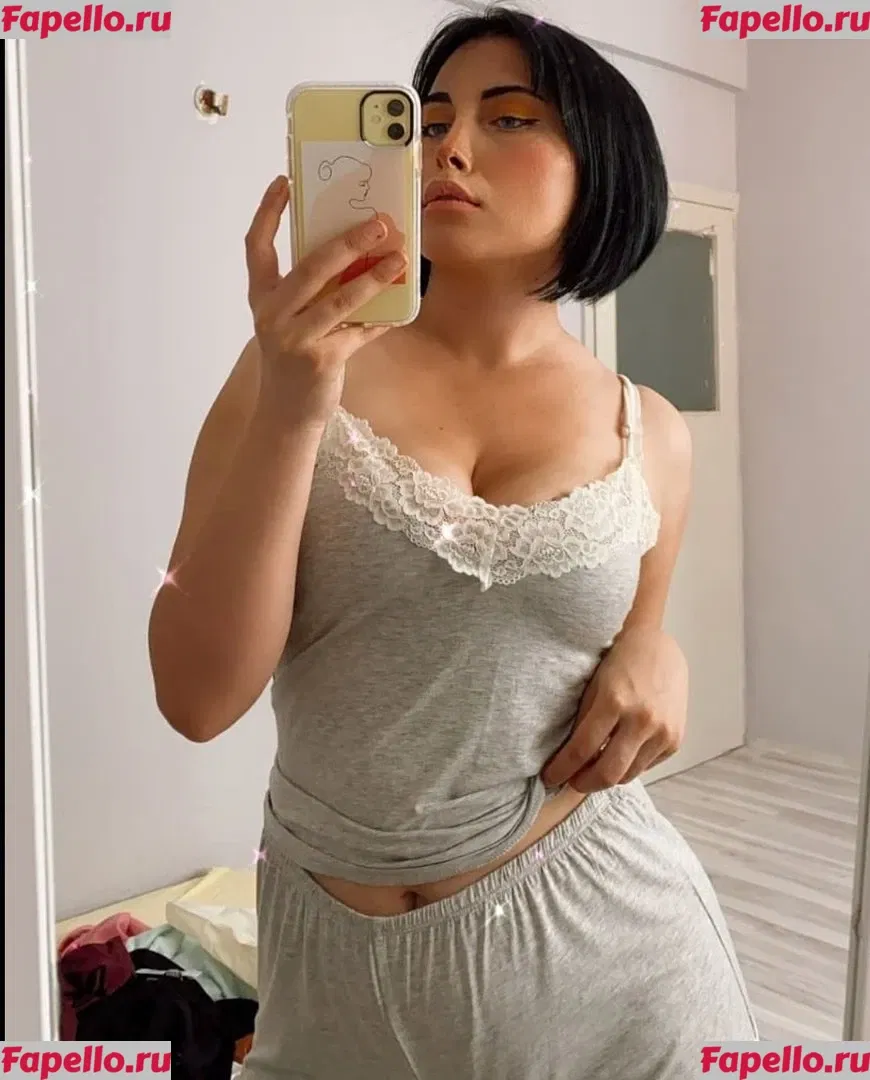 Dilan Dere Onlyfans Photo Gallery 
