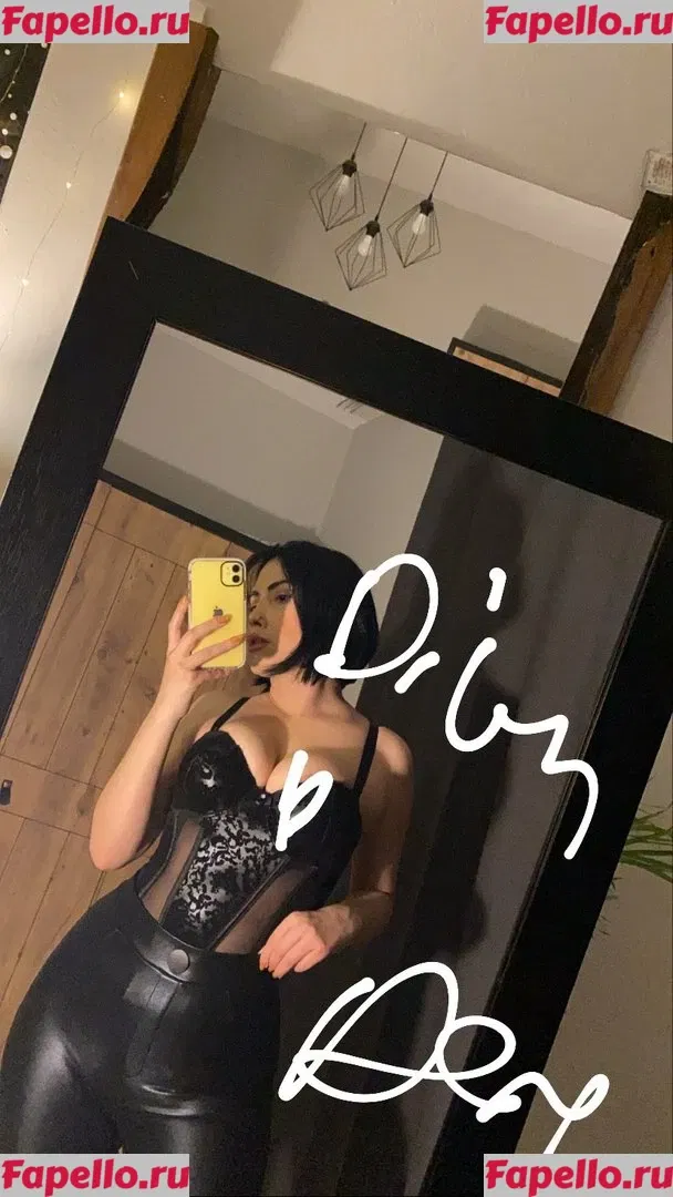Dilan Dere Onlyfans Photo Gallery 