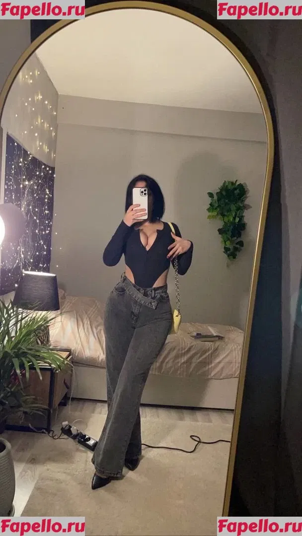 Dilan Dere Onlyfans Photo Gallery 