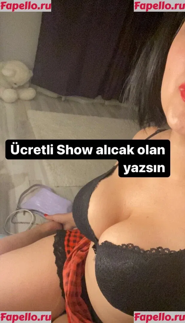 Dilan Dere Onlyfans Photo Gallery 