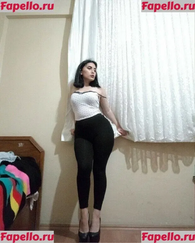 Dilan Dere Onlyfans Photo Gallery 
