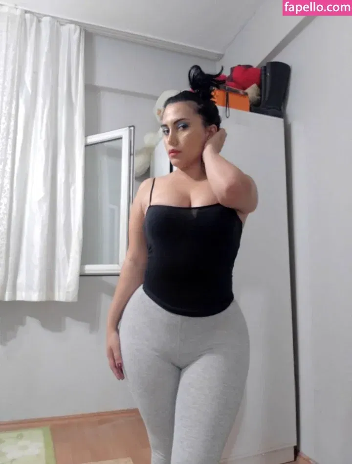 Dilan Dere Onlyfans Photo Gallery 