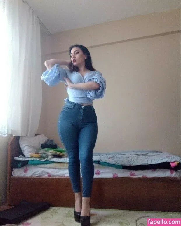 Dilan Dere Onlyfans Photo Gallery 