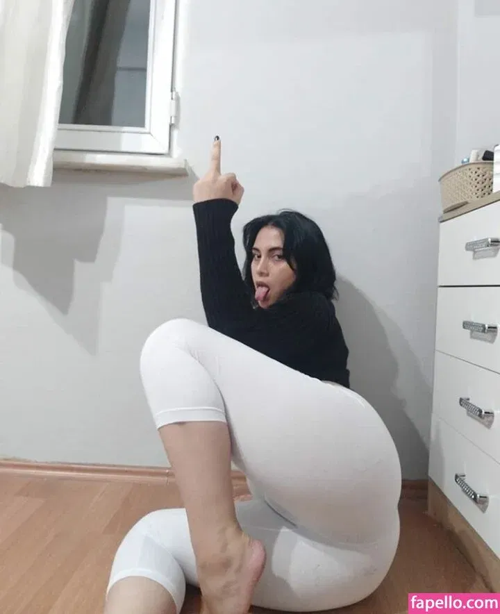 Dilan Dere Onlyfans Photo Gallery 