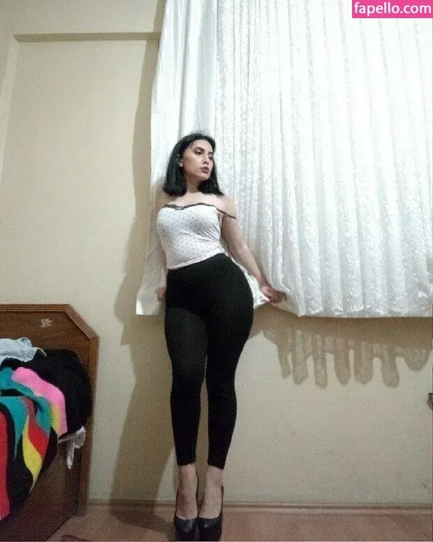 Dilan Dere Onlyfans Photo Gallery 