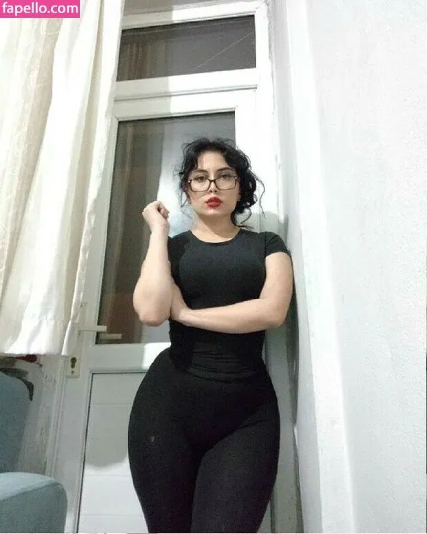 Dilan Dere Onlyfans Photo Gallery 