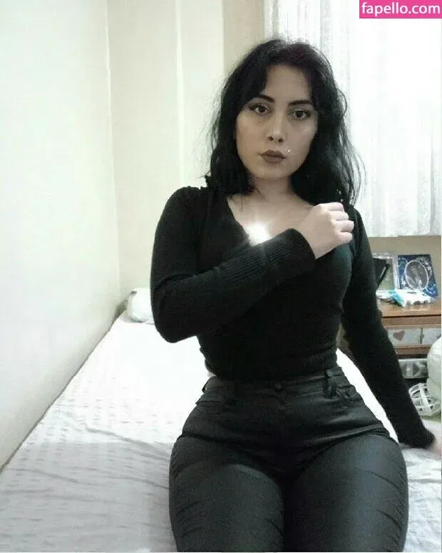 Dilan Dere Onlyfans Photo Gallery 