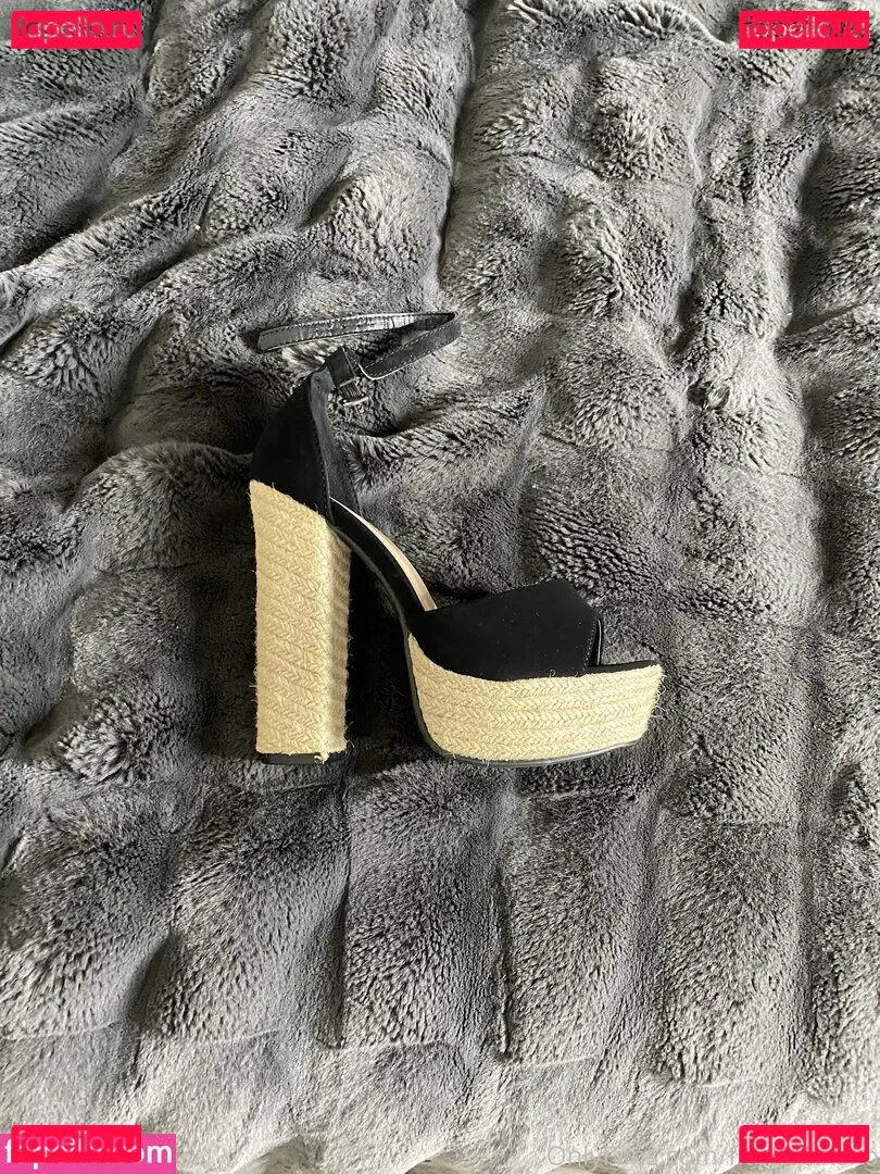 zoeytaylor.xxx Onlyfans Photo Gallery 