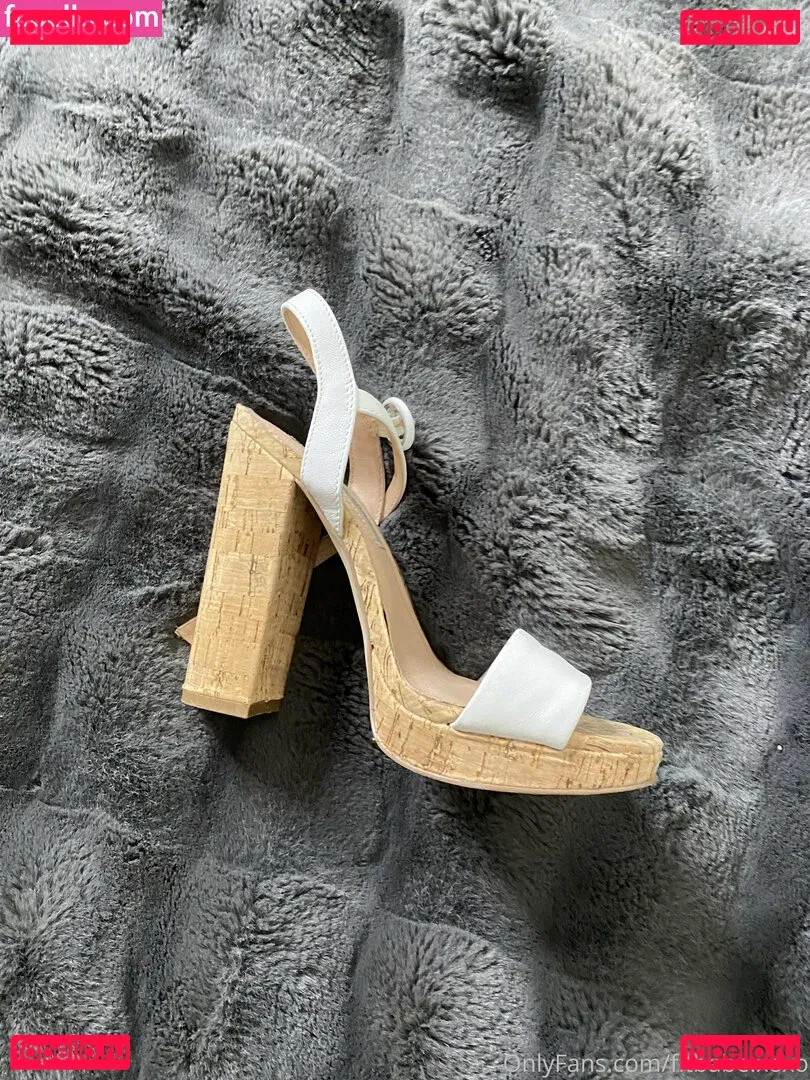 zoeytaylor.xxx Onlyfans Photo Gallery 