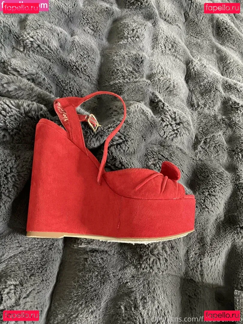 zoeytaylor.xxx Onlyfans Photo Gallery 