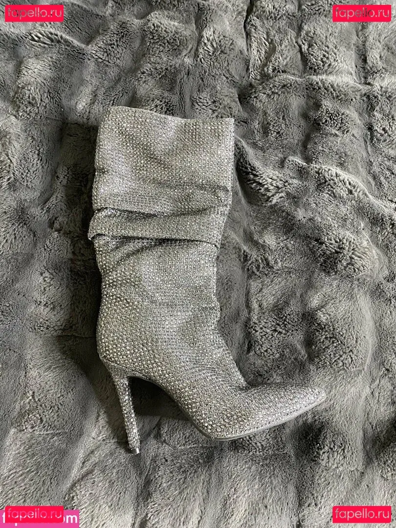 zoeytaylor.xxx Onlyfans Photo Gallery 