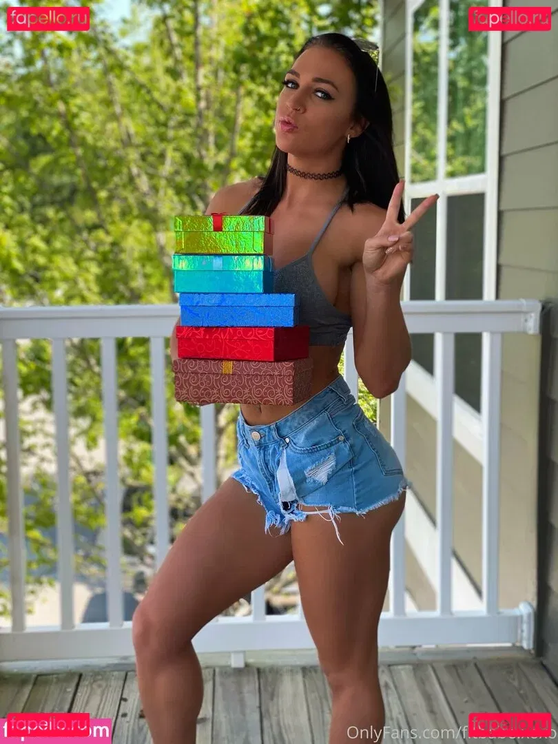 zoeytaylor.xxx Onlyfans Photo Gallery 