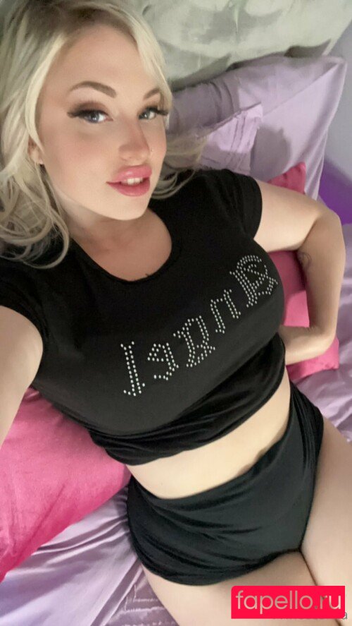theprincessmiaa Nude Onlyfans Photo 23