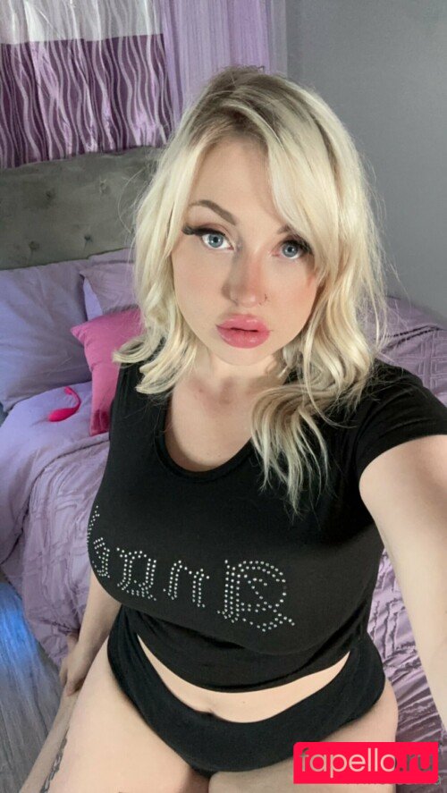 theprincessmiaa Nude Onlyfans Photo 18