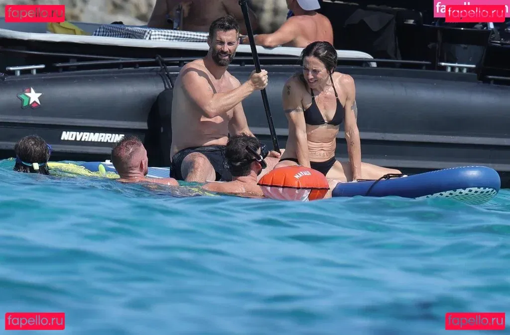 Melanie Chisholm Onlyfans Photo Gallery 