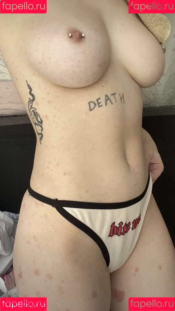 Radianttoilet Onlyfans Photo Gallery 
